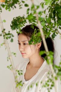 高清无水印美女壁纸上千套9000张 - 1.jpg