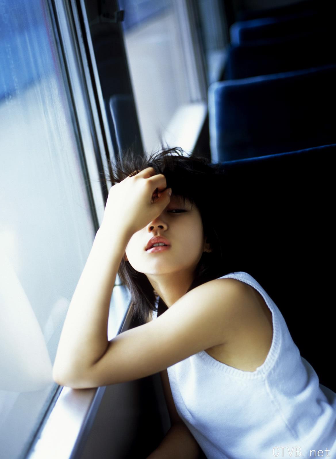 高清无水印美女壁纸上千套9000张 - 1.jpg