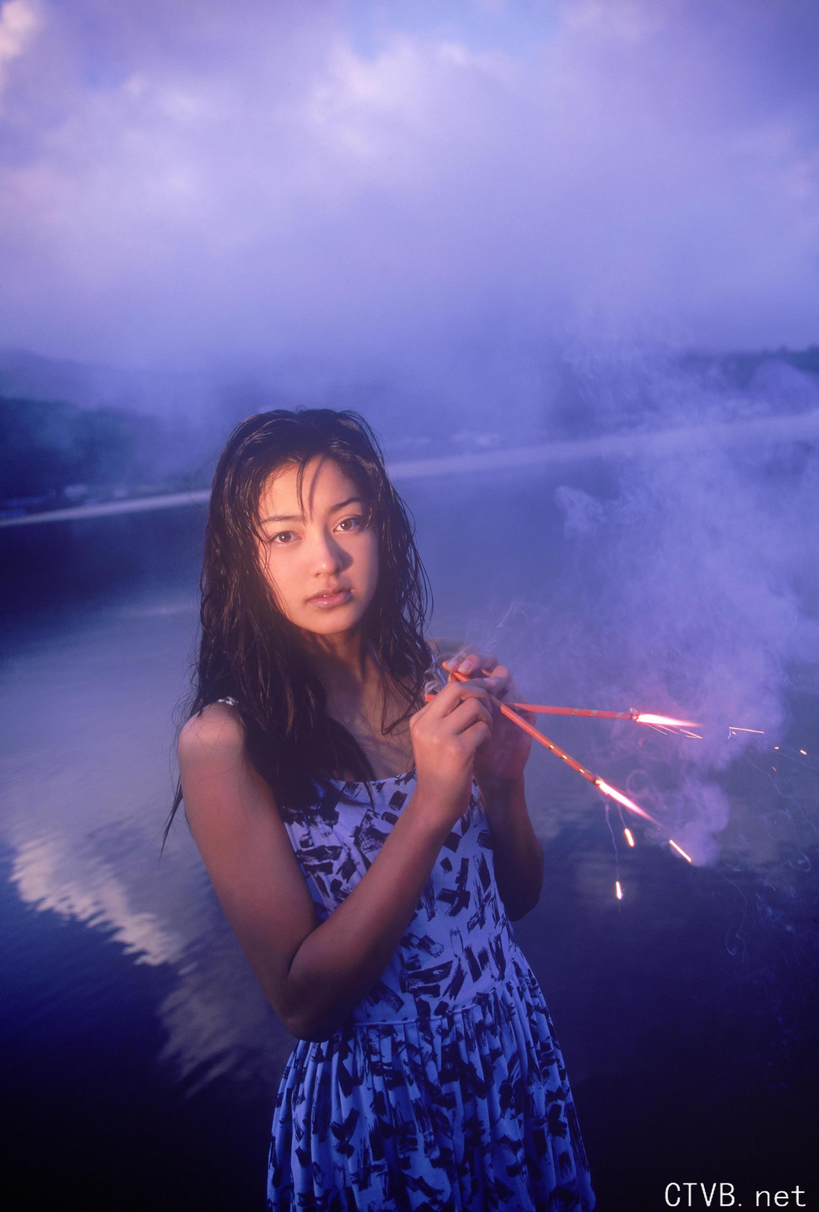 高清无水印美女壁纸上千套9000张 - 2.jpg