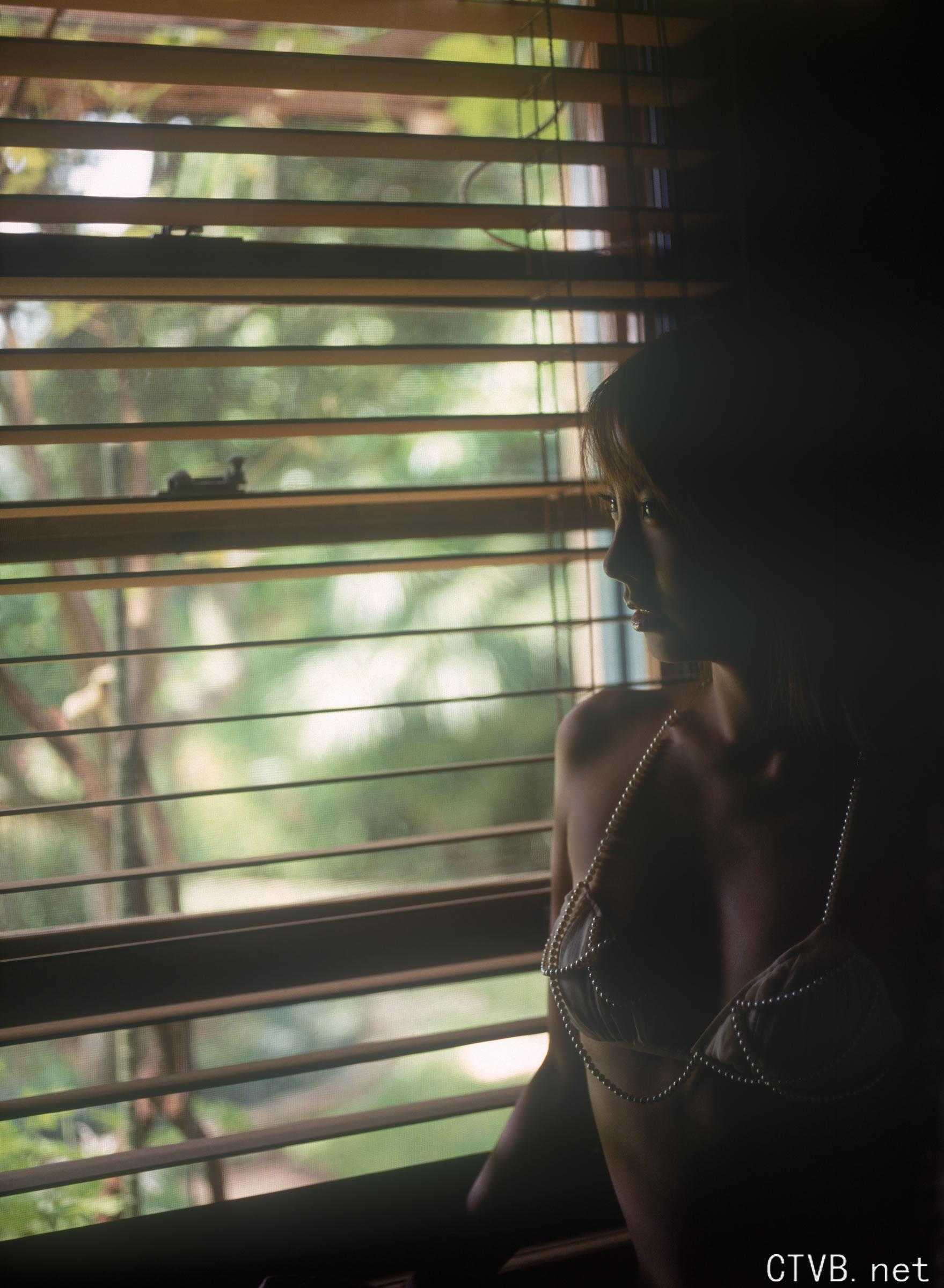 高清无水印美女壁纸上千套9000张 - 1.jpg