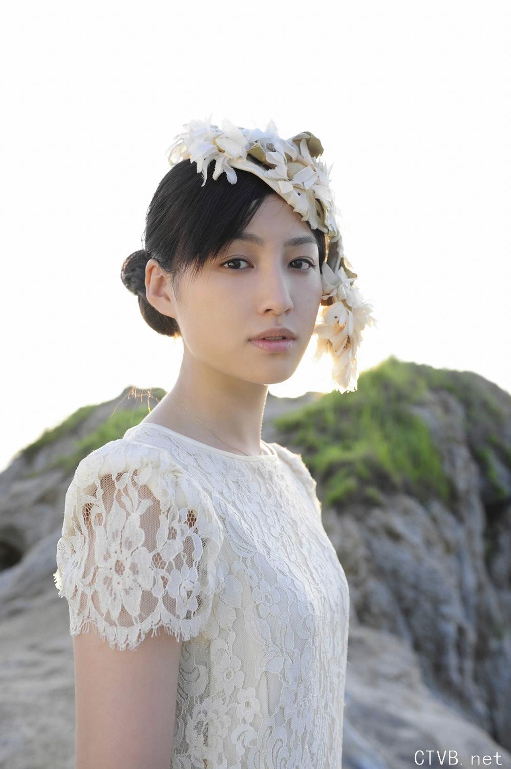 高清无水印美女壁纸上千套9000张 - 1.jpg