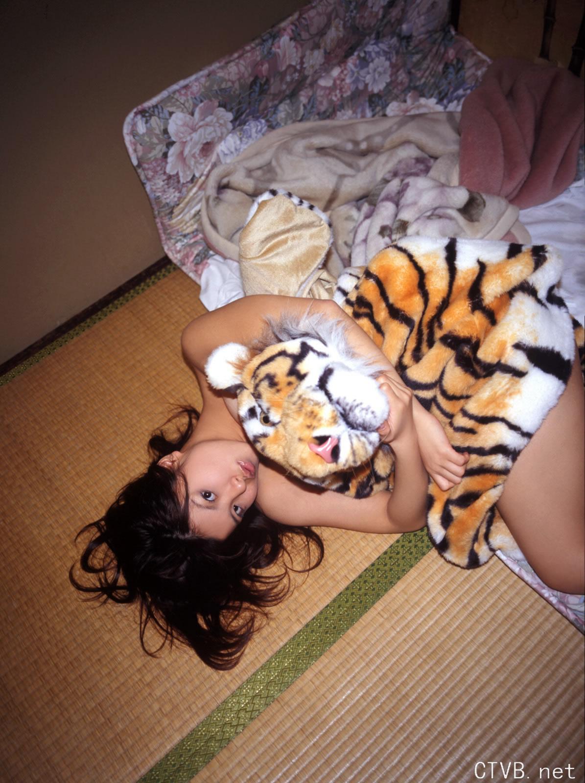 高清无水印美女壁纸上千套9000张 - 2.jpg