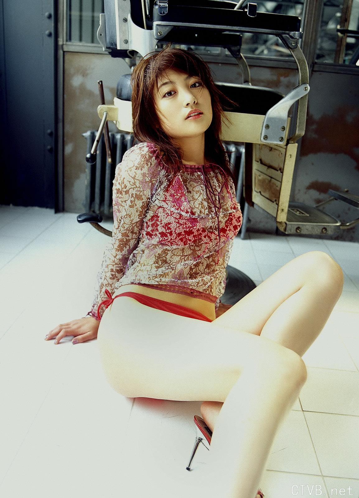 高清无水印美女壁纸上千套9000张 - 1.jpg