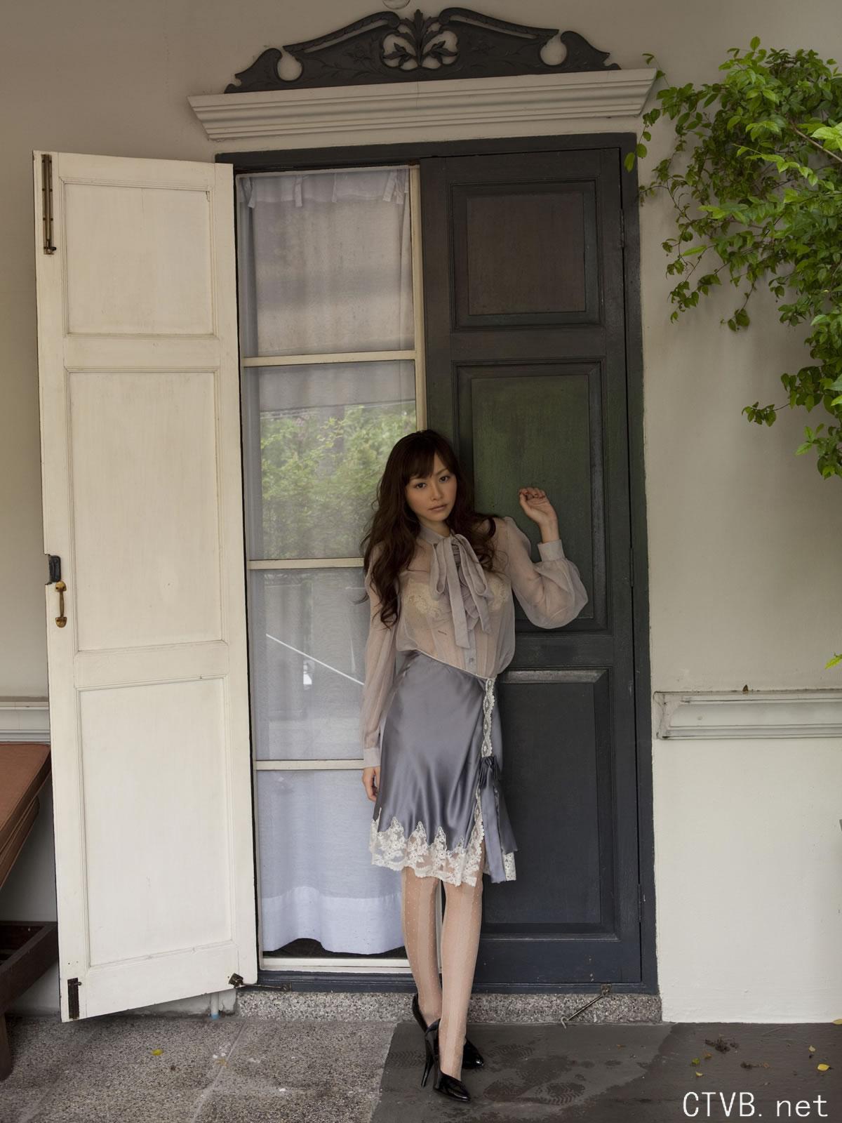 高清无水印美女壁纸上千套9000张 - 1.jpg