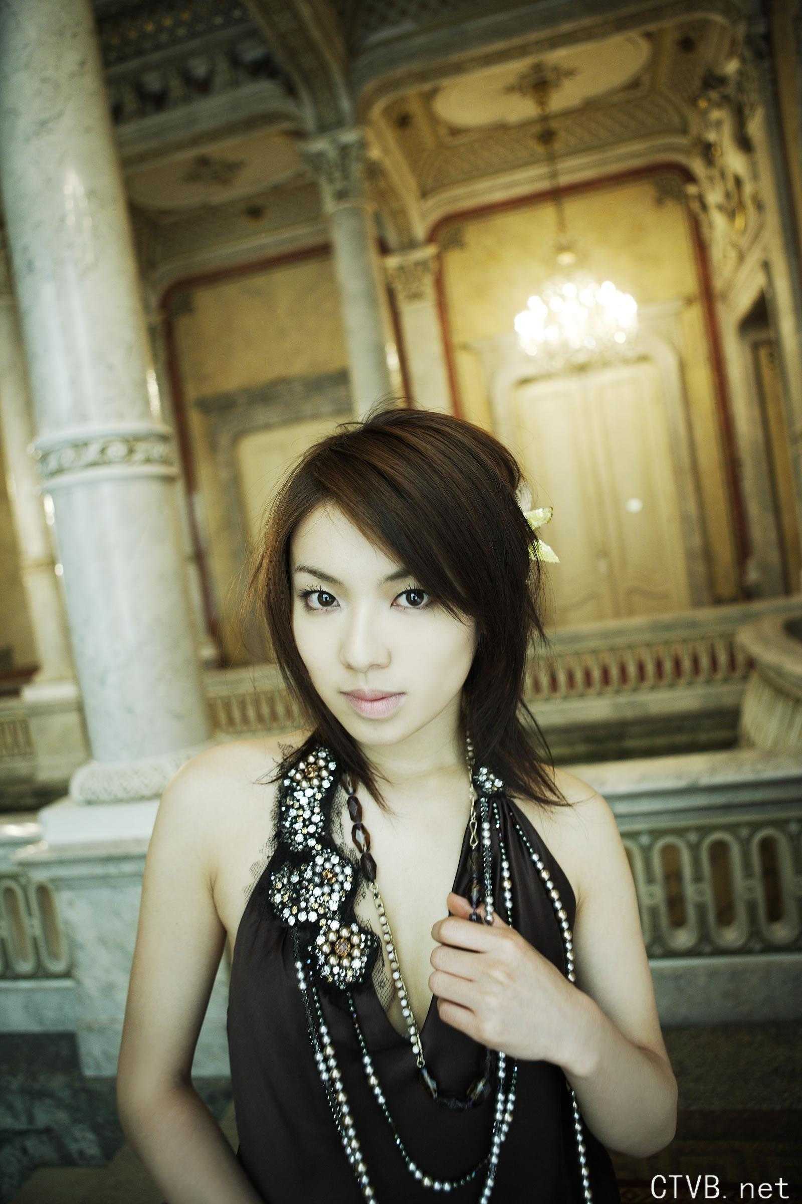 高清无水印美女壁纸上千套9000张 - 1.jpg