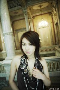 高清无水印美女壁纸上千套9000张 - 1.jpg