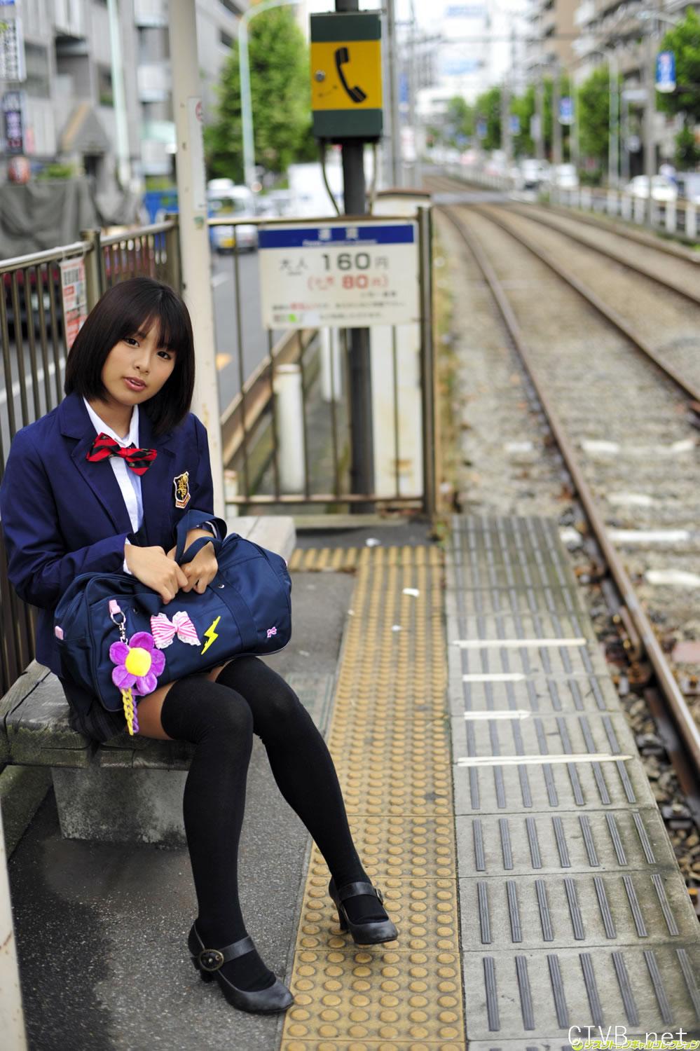 高清无水印美女壁纸上千套9000张 - 1.jpg