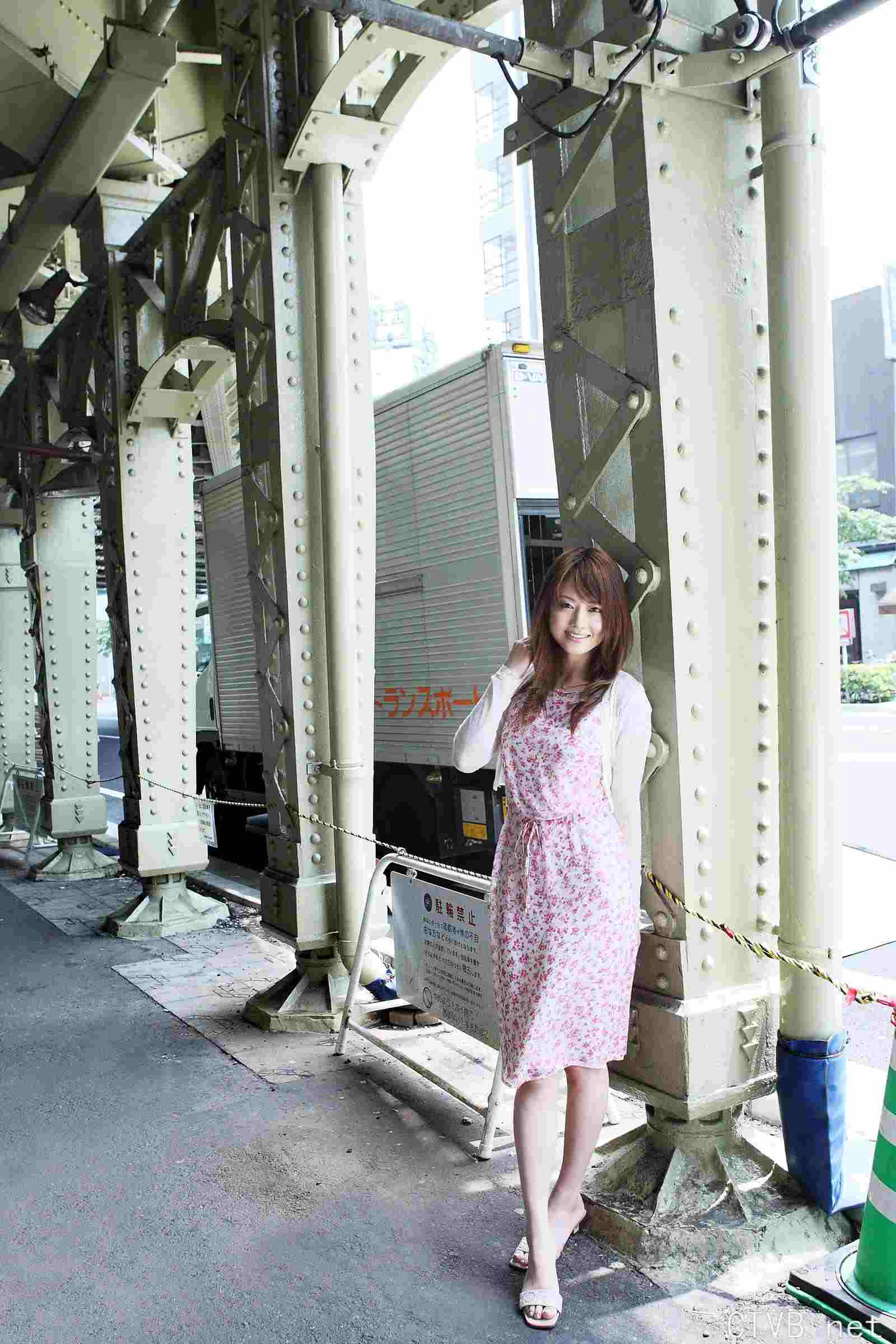 高清无水印美女壁纸上千套9000张 - 1.jpg