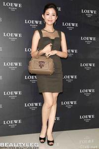 高清无水印美女壁纸上千套9000张 - 1.jpg