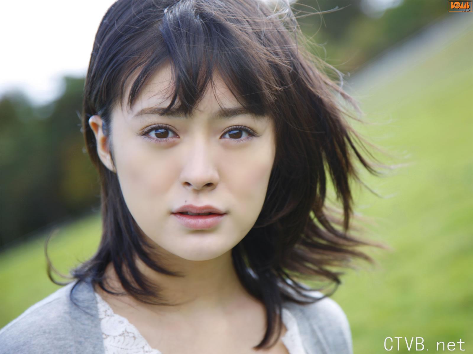 高清无水印美女壁纸上千套9000张 - 1.jpg