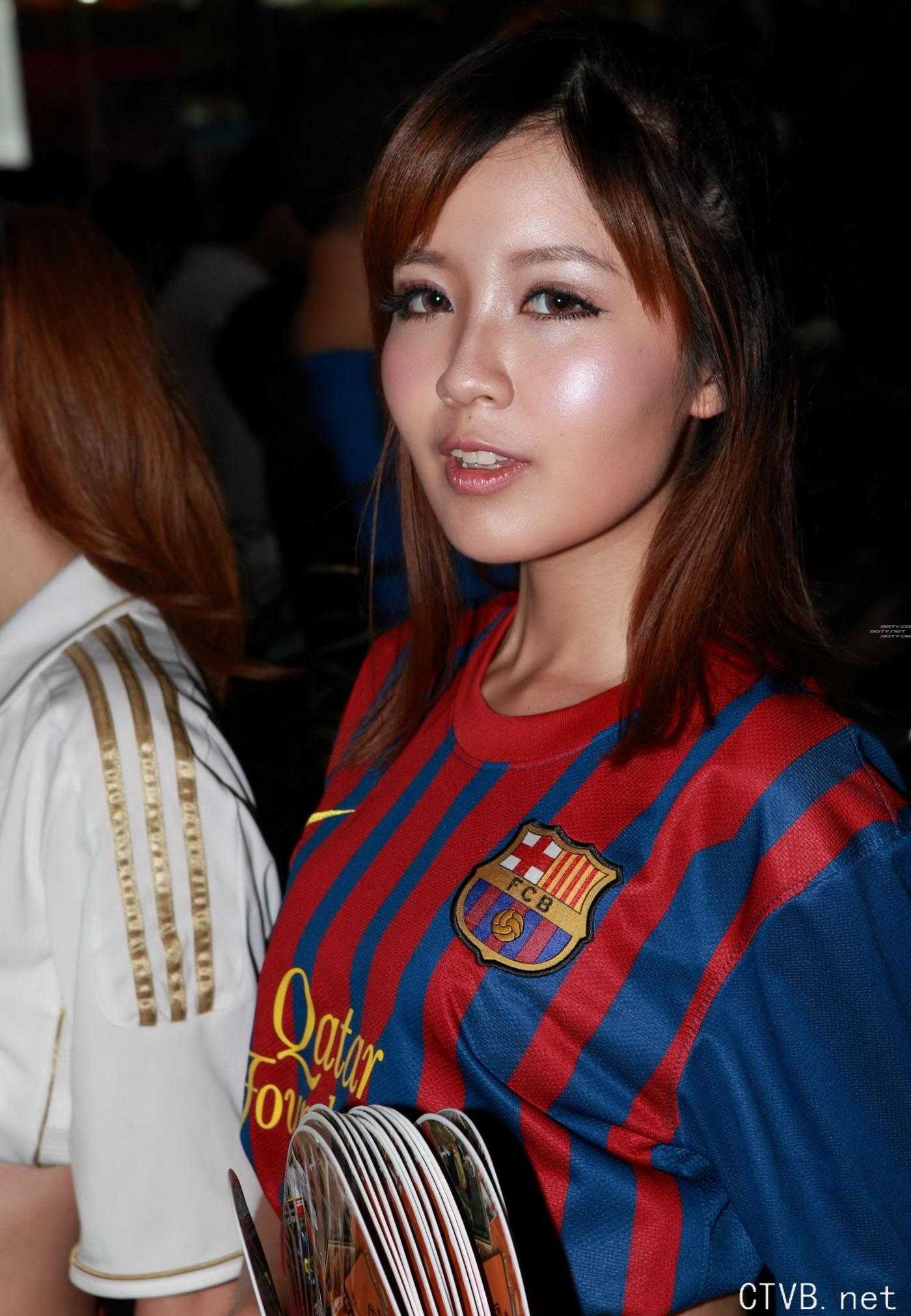 高清无水印美女壁纸上千套9000张 - 1.jpg