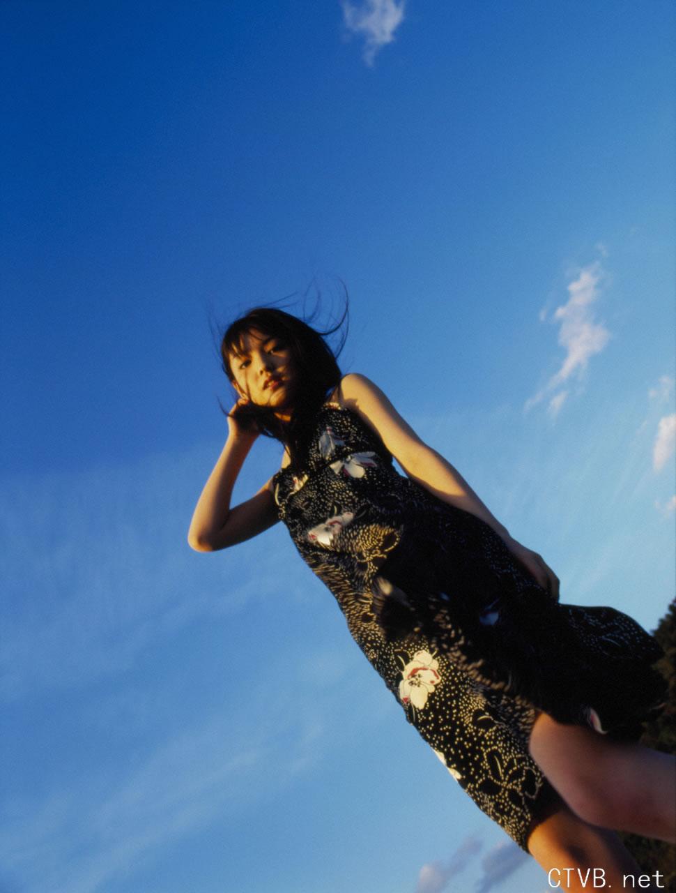 高清无水印美女壁纸上千套9000张 - 1.jpg