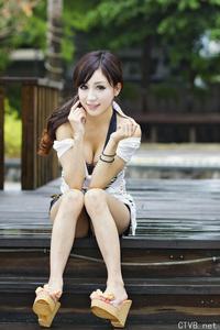 高清无水印美女壁纸上千套9000张 - 2.jpg