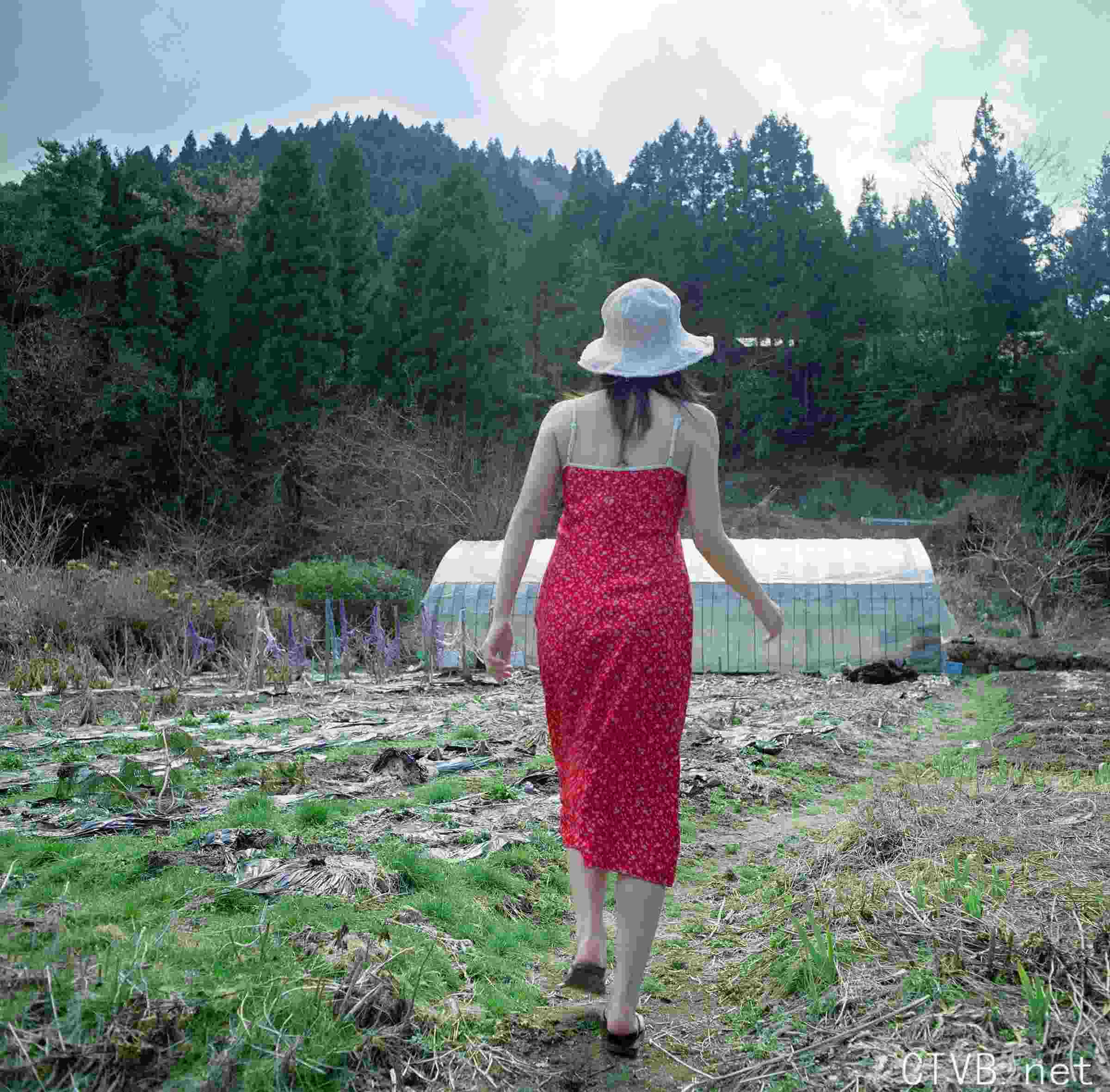 高清无水印美女壁纸上千套9000张 - 1.jpg